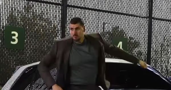 Jokić stigao na utakmicu u automobilu vrednom pola miliona evra! /VIDEO/