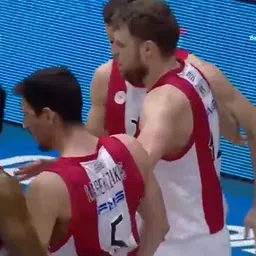 Varnice među igračima Olimpijakosa pred Zvezdu: Vezenkov sprečio sukob saigrača /VIDEO/