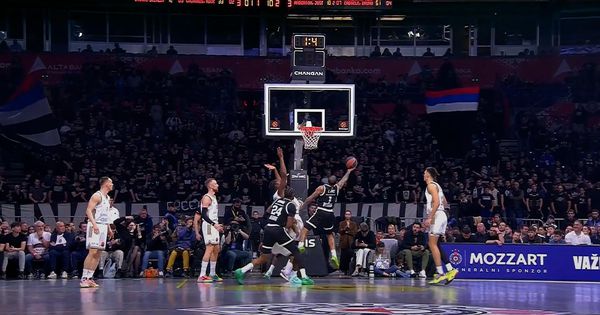 Poeni koji daju nadu Partizanu: Evo na koji način je Karlik Džons postigao poslednji koš u prvom poluvremenu!