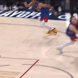 Jokić nokautirao zvezdu Vulvsa! Sve je šokirao nepotreban faul MVP-ja, razbesneo je Edvardsa usred surove lekcije Denvera /VIDEO/