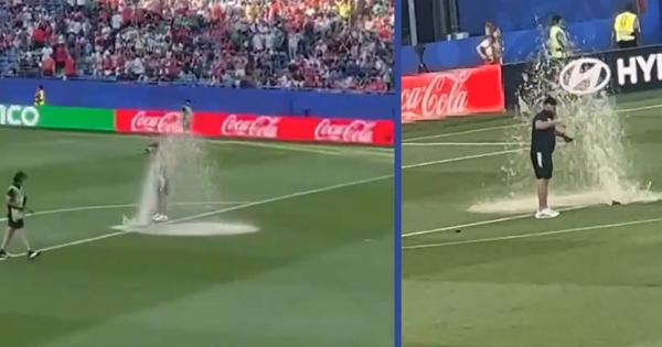 Ameri se obrukali na Mundijalu: Stadion vredi preko milijardu dolara, a eksplozija prskalice napravila ruglo /VIDEO/