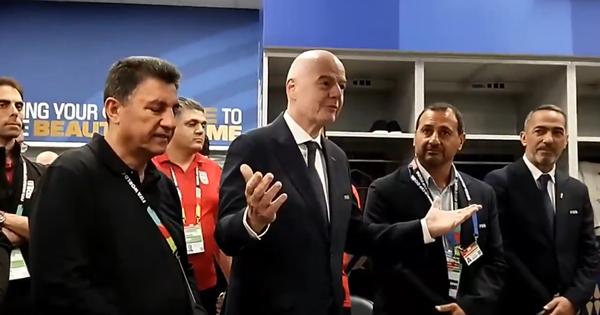 Infantino ušao u svlačionicu Irana! Snimljen razgovor prvog čoveka FIFA sa revoltiranim timom /VIDEO/