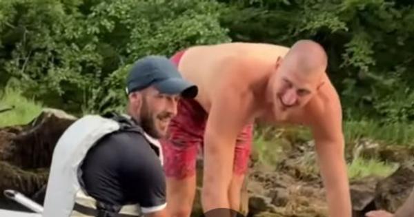 "Jokiću, brate, mislio sam da si deblji..." Hit scena na raftingu i šampionski odgovor šampiona: Za*ebavaju, sve znam... /VIDEO/