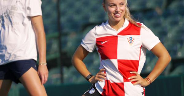 Najlepša fudbalerka na svetu hit objavom zapalila mreže pred derbi u Torontu! Hrvatica zapretila dečku Portugalcu: “Neko će večeras spavati na kauču!”