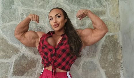 DA LI JE OVO NAJJAČA ŽENA NA SVETU? Natalija ima 125 kilograma, a njenog bicepsa se svi plaše /FOTO/