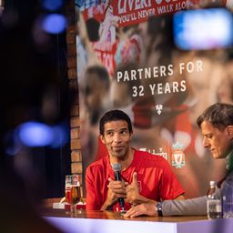 Legendarni golman Dejvid Džejms posetom Beogradu najavio aktivaciju “Carlsberg te vodi u Liverpul” /VIDEO/