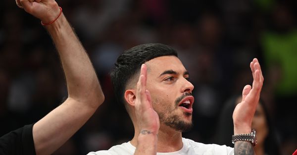 Radonjić u Pioniru: Možda ne igra za Zvezdu, ali bodri košarkaše kad god može! /VIDEO/