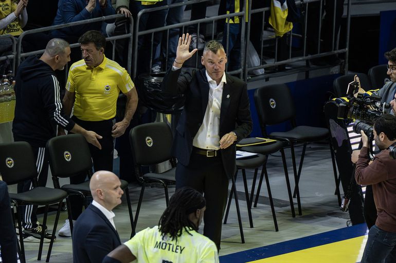 Šaras kaže da nije do njega, a Fener piše pobede