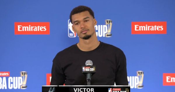 Vembanjama se slomio i zaplakao, niko nije znao kroz šta prolazi: Izvinite, danas sam izgubio nekoga /VIDEO/