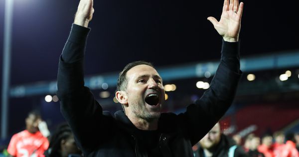 Čekali su 9.099 dana i dočekali Frenka Lamparda i Premijer ligu! Ludo slavlje je moglo da počne!