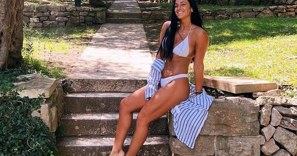 Sara Garović se opet skinula, a svi gledaju u natpis koji opisuje njenu zadnjicu! /FOTO/