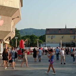 Haos u centru Banjaluke: Sukobili se navijači Borca i Crvene zvezde /FOTO/