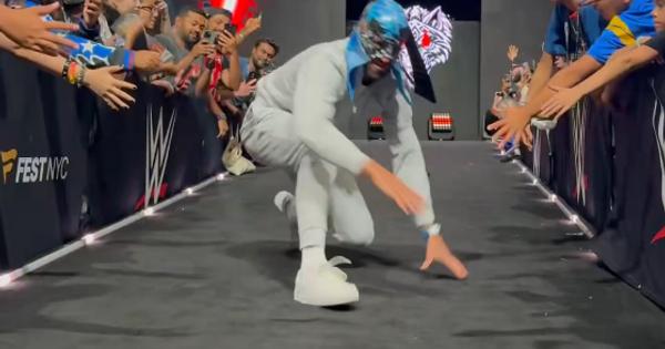 Novak "debitovao" na WWE sceni: Đoković napravio šou sa maskom na licu /VIDEO/