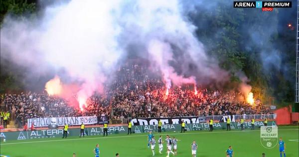 Bakljada na Ubu: Navijači Partizana slave prvi gol u sezoni!