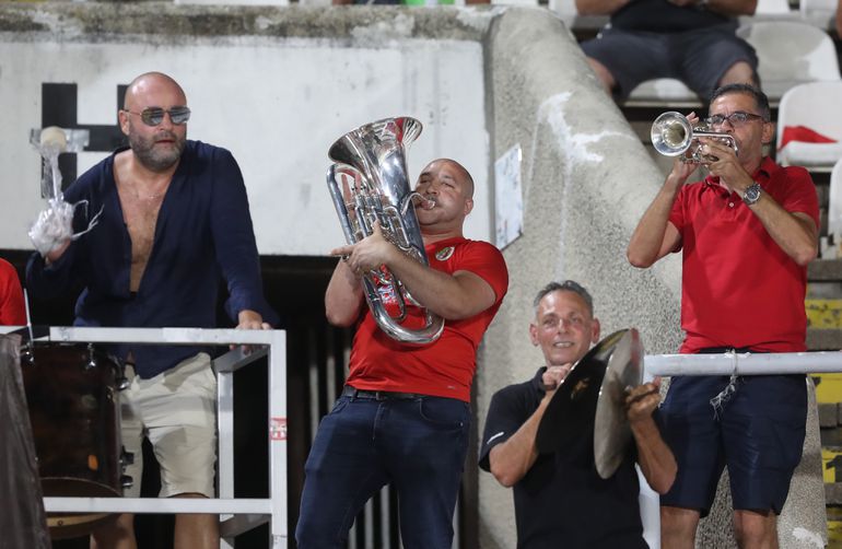 LUDILO U HUMSKOJ Maltežani doveli i TRUBAČE na severnu tribinu stadiona Partizana /FOTO/