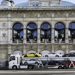 Aukcija iz snova! Kupiš šest Porše GT automobila i na poklon dobiješ kamion sa prikolicom /GALERIJA/