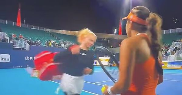 Bizarna scena na Majami openu: Teniserka u suzama napustila teren, protivnica ostala u šoku! /VIDEO/