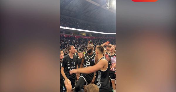 Ovako su košarkaši Partizana proslavili pobedu sa navijačima