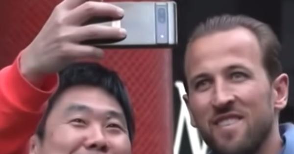 Selektor Japana zamolio Harija Kejna za selfi /VIDEO/