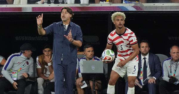 Momenat za istoriju, videli smo novo FIFA pravilo na delu! Ameri kažnjeni na utakmici protiv Australije