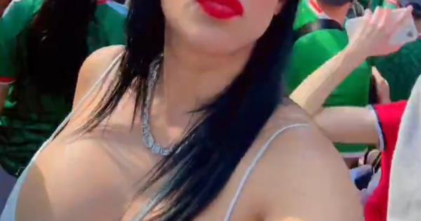 Sandrin dekolte je "ugasio" fudbal /VIDEO/