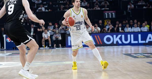 Alimpijević bez titule: Biberović trojkom slomio Bešiktaš i doneo Feneru titulu! /VIDEO/