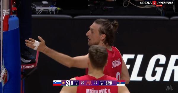 Komičan poen Slovenije podigao buru: Orlovi se pobunili, Jovović u raspravi sa sudijom!