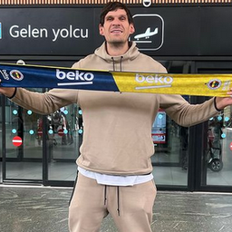 "Dobrodošao u Istanbul, Bobi!" Marjanović se slikao sa šalom Fenerbahčea /FOTO/