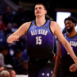 Jokić i Dončić neprimetni na Ol staru! Festival trojki i zakucavanja, Janisov tim rutinski pobedio Lebronov uz Tejtumovih rekordnih 55 poena  /VIDEO/