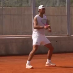 Da li će Nadal konačno odigrati takmičarski meč? Rafa trenira punom parom na šljaci /VIDEO/