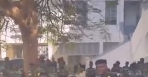 Nema kraja ludilu: Selektor Senegala premestio trofej Kupa afričkih nacija u vojnu bazu! /VIDEO/