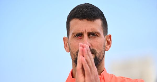 Novak je morao da kupi sat u koji su ugradili njegov DNK, da bi ga poklonio rođenom bratu /VIDEO/