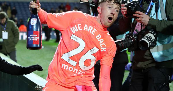 Fudbalska bajka decenije! Čekali su četvrt veka, prošli kroz pakao, a sada su u Premijer ligi gde ih je odveo "trener, a ne selebriti"