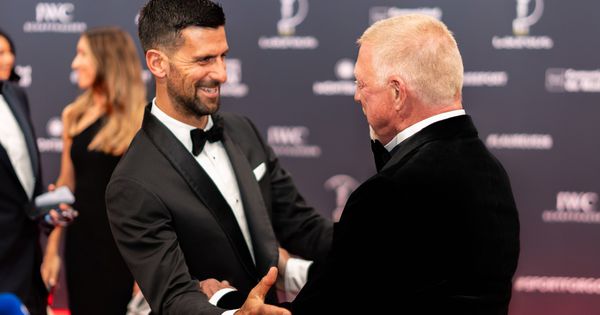 Đoković, Alkaras i Siner u zagrljaju: Nova "velika trojka" je napravila najbolju fotografiju na dodeli Laureusa /FOTO/