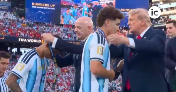 Samo jedan igrač je odbio da se rukuje sa Trampom! Vešto je "predriblao" Donalda /VIDEO/
