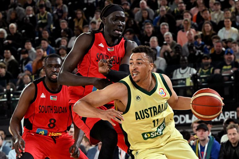 Slavlje "kengura" nakon drame: Australija srušila Francusku pred start Mundobasketa, blistali Egzum i nekadašnji košarkaš Zvezde