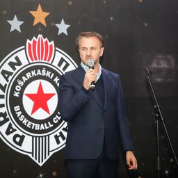 "Kompliment je kad vas licemer nazove licemerom" Partizan UZVRAĆA UDARAC, Mijailović odgovorio Zvezdi: Rekreativno igraju Evroligu, bolje nek navijačima objasne zašto gube