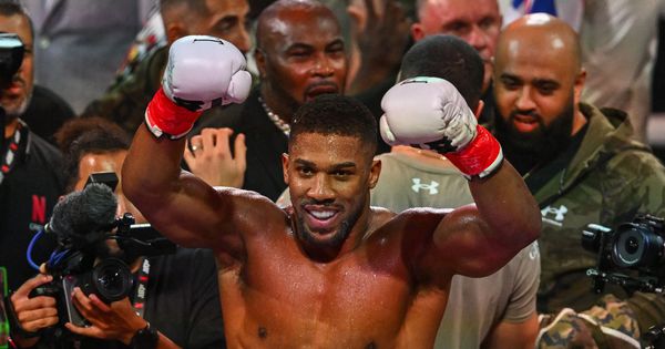 Entoni Džošua je neuništiv: Oporavio se od nesreće, pa zakazao dva spektakla /VIDEO/