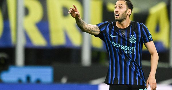 Komo ponovo ispustio dva gola prednosti! Fabregasov tim bio na pragu senzacije na "Meaci", tandem Sučić - Čalhanoglu odveo Inter u finale Kupa