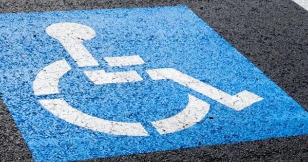 Bahati fudbaler parkirao na mestu za osobe sa invaliditetom, pa završio na sudu i stubu srama!