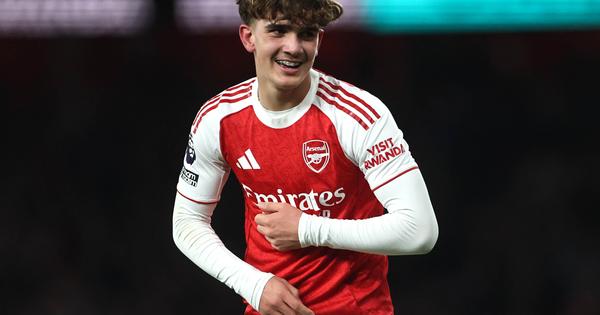 Šampion sa Arsenalom sa proslave titule na kontrolni