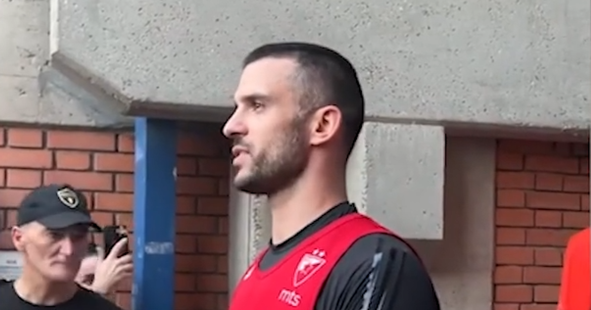Navijači se okupili da pruže podršku košarkašima: Branko Lazić se ...