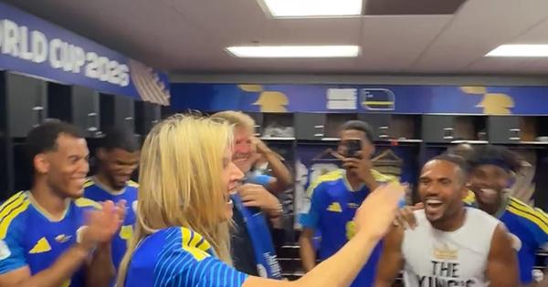 Hit na Mundijalu: Kurasao ispisao istoriju, kralj i kraljica zaplesali sa fudbalerima! /VIDEO/