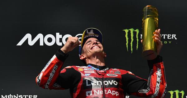 Šampion se vratio! Mark Markes pokorio Brno, lider suspendovan zbog skandala i udaranja redara – trka koja je zapalila MotoGP sezonu!