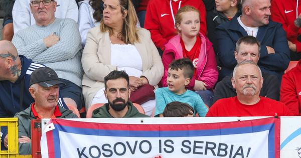 "Kosovo je Srbija" na utakmici Larna i Zvezde /FOTO/
