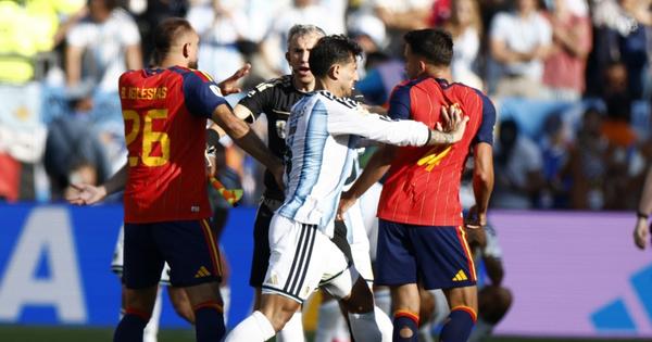 Novi šok posle haosa u finalu: Nestao crveni karton Paredesu posle tuče, otkriveno šta je FIFA uradila /VIDEO/