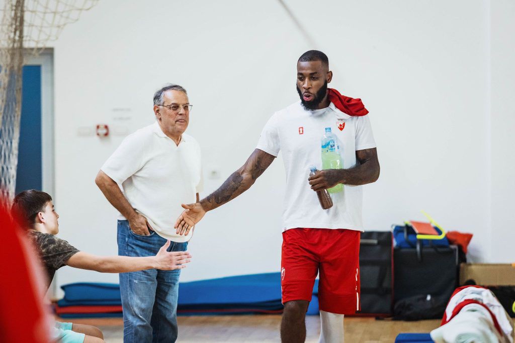 Pripreme KK Crvena zvezda u Staroj Pazovi: Nebojša Čović obišao ekipu (foto: KK Crvena zvezda)