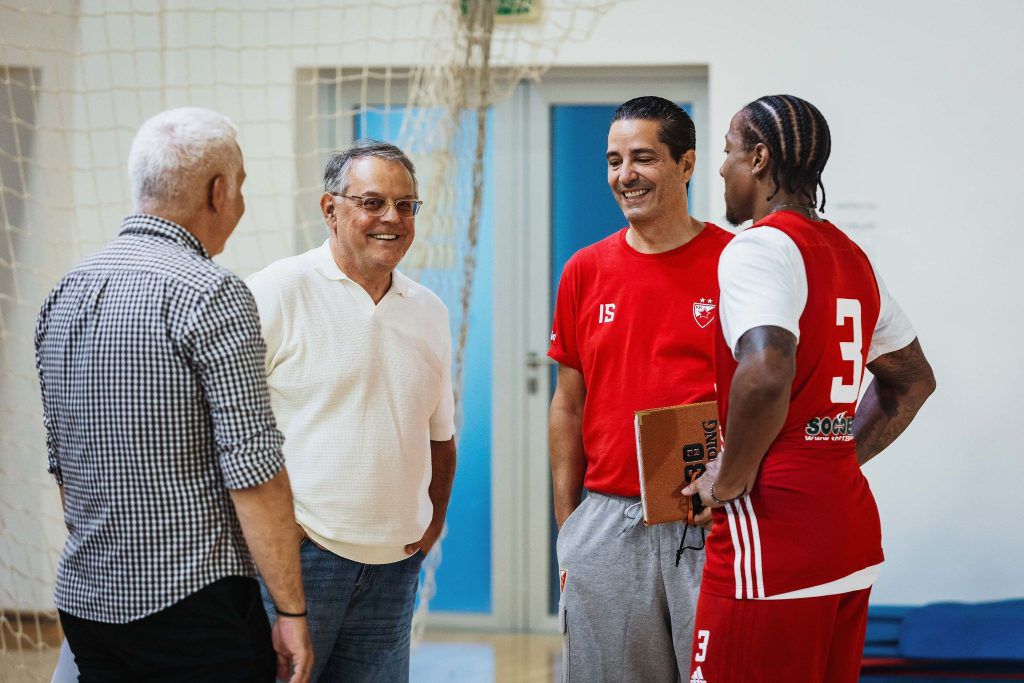 Pripreme KK Crvena zvezda u Staroj Pazovi: Nebojša Čović obišao ekipu (foto: KK Crvena zvezda)