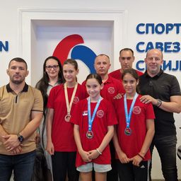 Srbija moćna i u neolimpijskim sportovima: Kungfu reprezentacija donela 33 medalje - šampionski prijem u Sportskom savezu Srbije