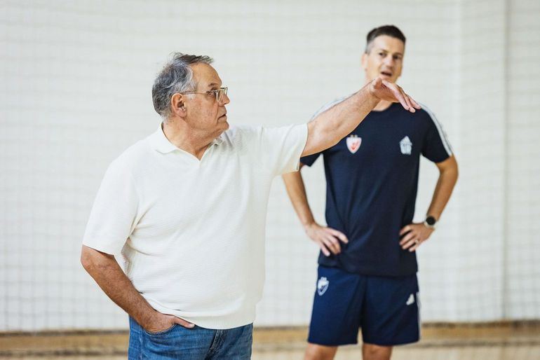 Pripreme KK Crvena zvezda u Staroj Pazovi: Nebojša Čović obišao ekipu (foto: KK Crvena zvezda)